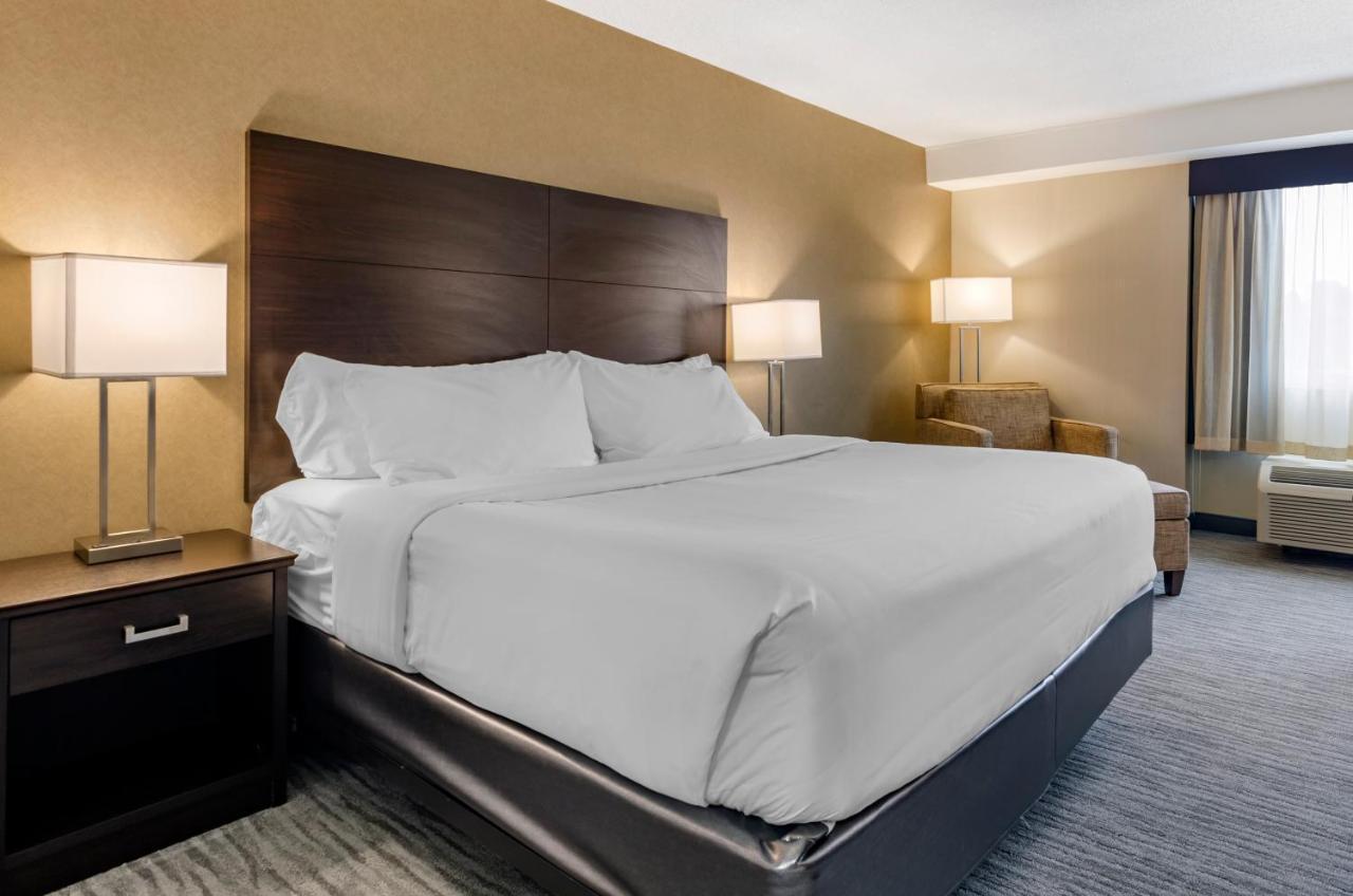 Charleston Tower Hotel Bagian luar foto