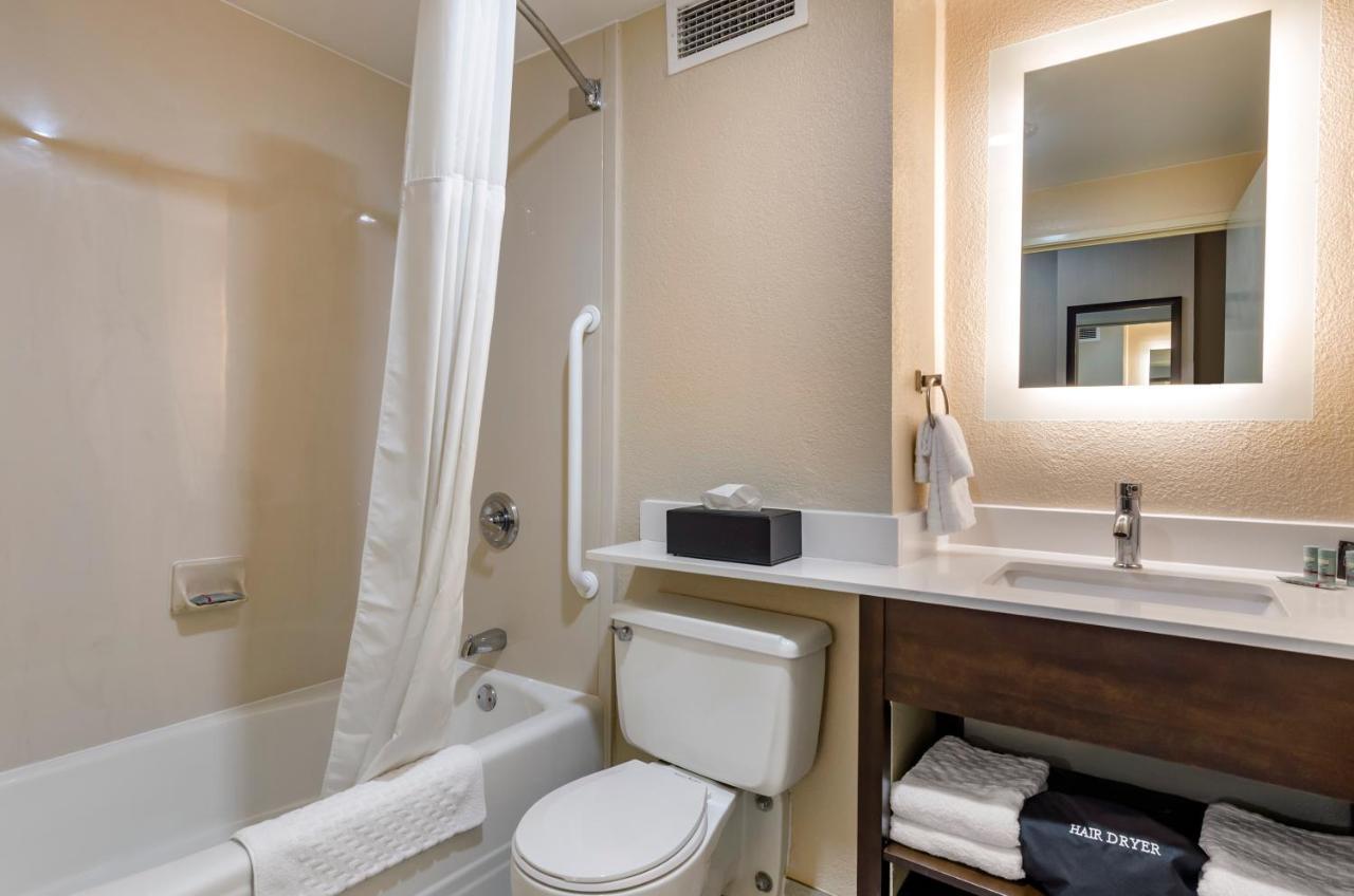 Charleston Tower Hotel Bagian luar foto