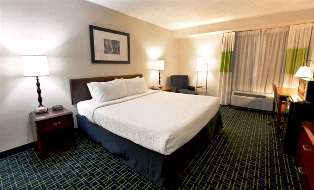 Charleston Tower Hotel Bagian luar foto