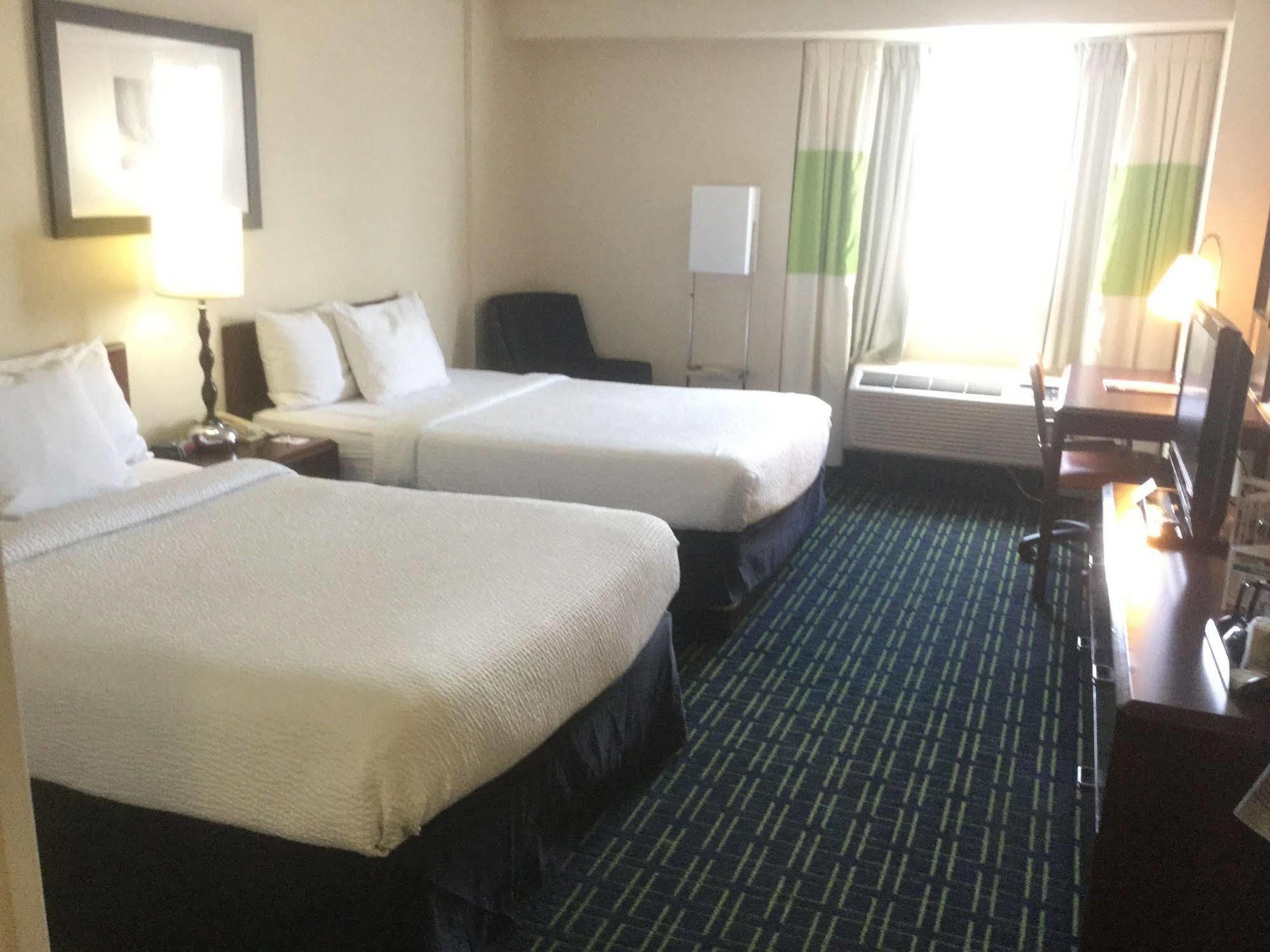 Charleston Tower Hotel Bagian luar foto